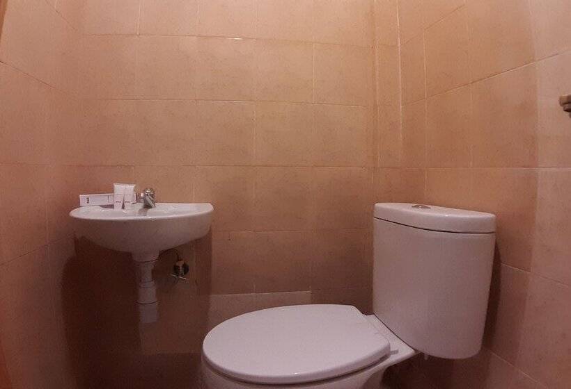 Отель Angelyn Home Stay By Oyo Rooms