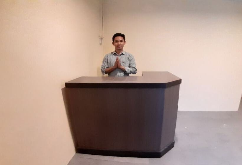 Отель Angelyn Home Stay By Oyo Rooms