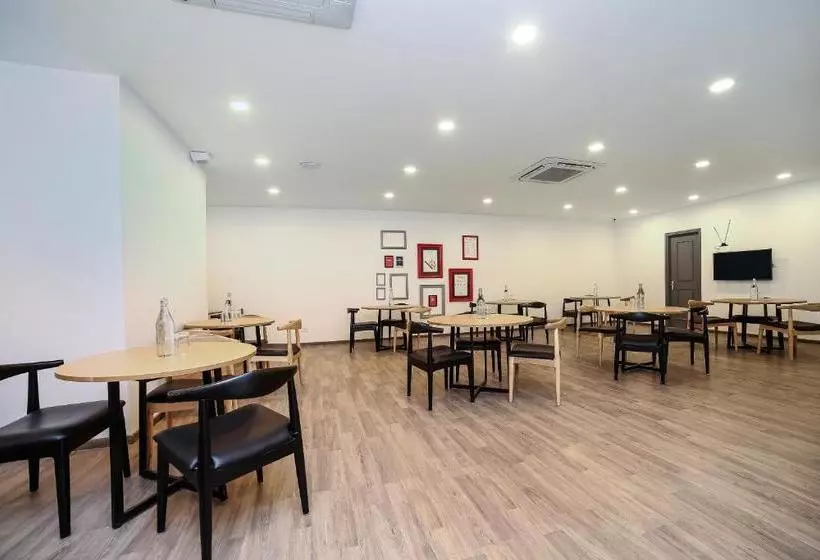 ホテル Townhouse Chattarpur Opp. Tivoli Garden Near Chhatarpur Metro Station