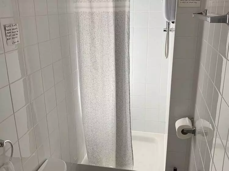 ペンション Rosevale Bed & Breakfast