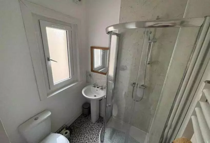 ペンション Rosevale Bed & Breakfast