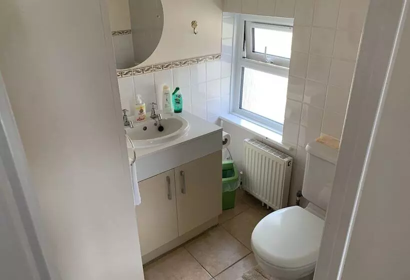 ペンション Rosevale Bed & Breakfast