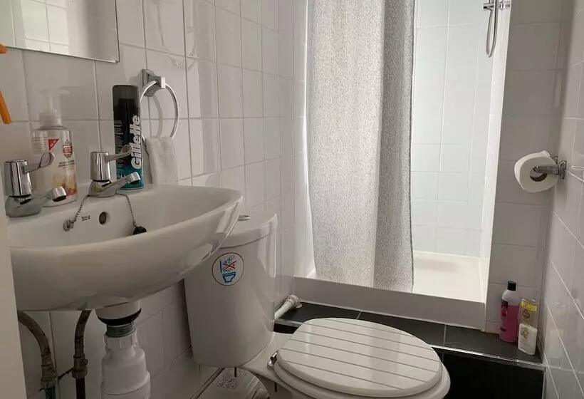 ペンション Rosevale Bed & Breakfast