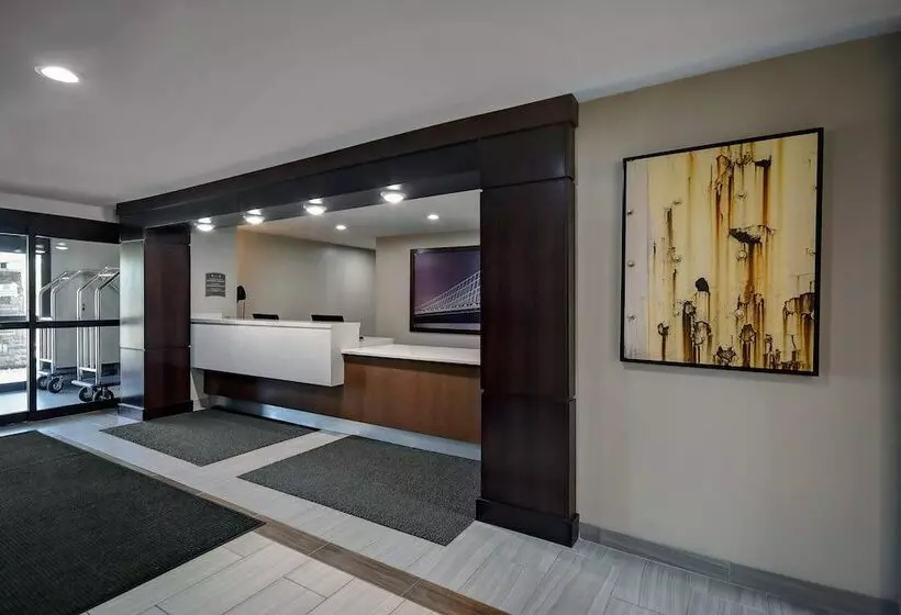 Hotelli Staybridge Suites Holland By Ihg