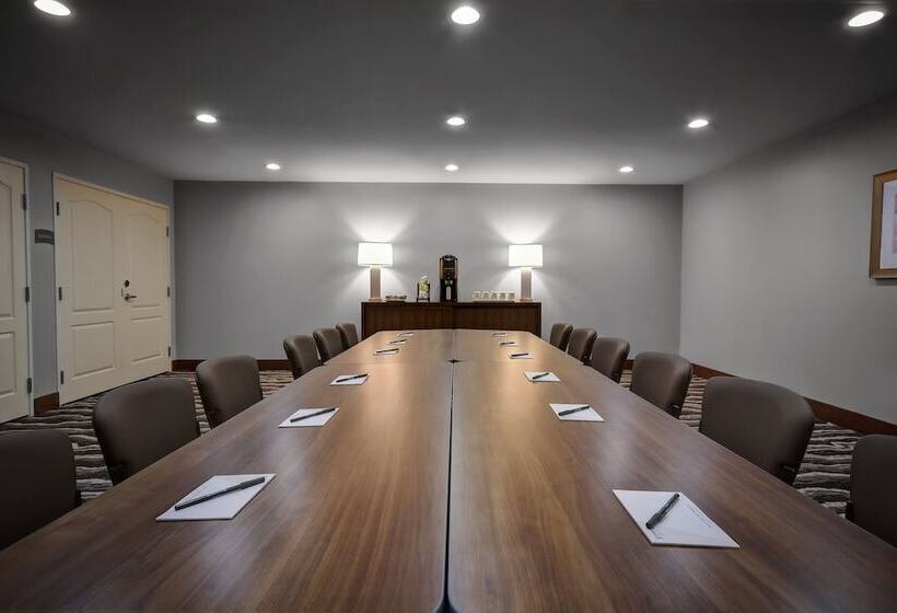 فندق Staybridge Suites Holland By Ihg