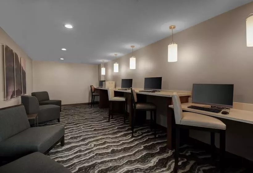 Hotelli Staybridge Suites Holland By Ihg