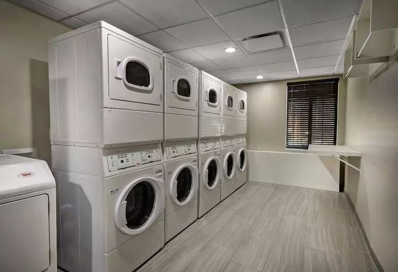 Hotelli Staybridge Suites Holland By Ihg