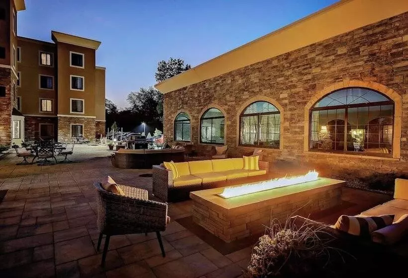 Hotelli Staybridge Suites Holland By Ihg