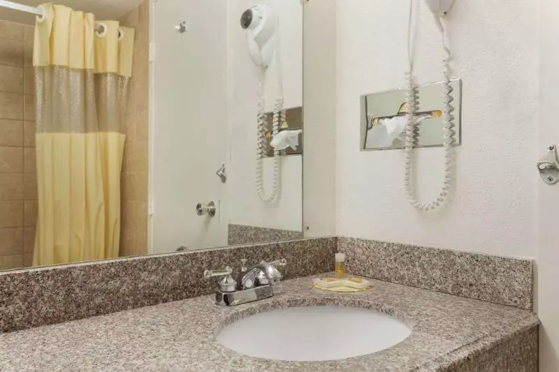 호텔 Days Inn By Wyndham Conneaut