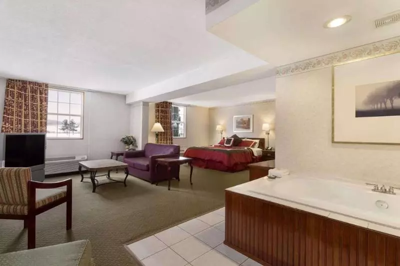 호텔 Days Inn By Wyndham Conneaut