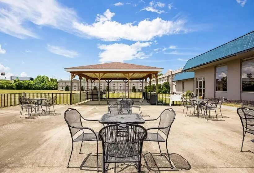 Hotelli Days Inn By Wyndham Conneaut