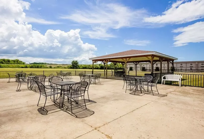 Hotelli Days Inn By Wyndham Conneaut