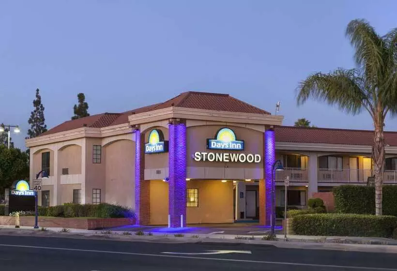 هتل Days Inn By Wyndham Downey