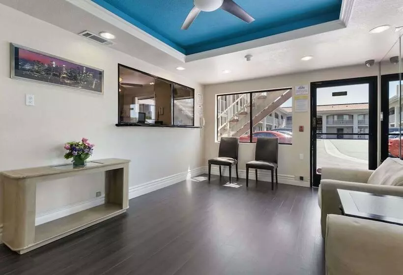 هتل Days Inn By Wyndham Downey