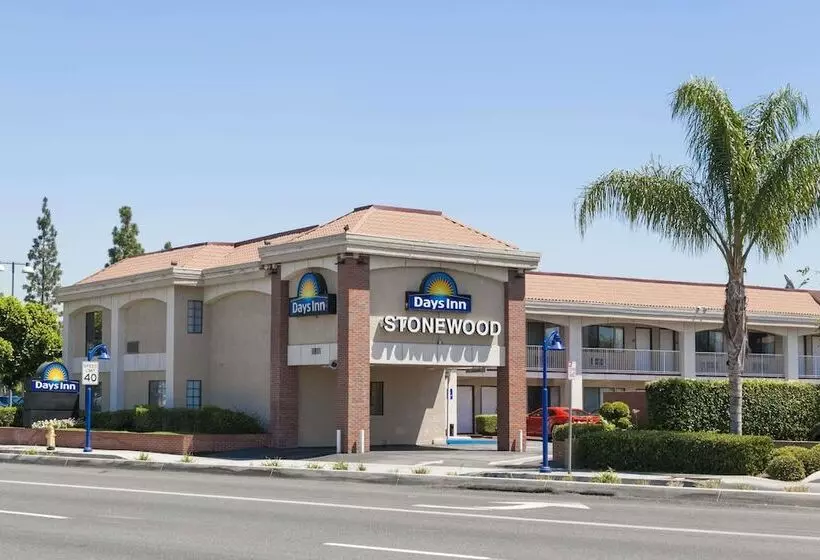 هتل Days Inn By Wyndham Downey