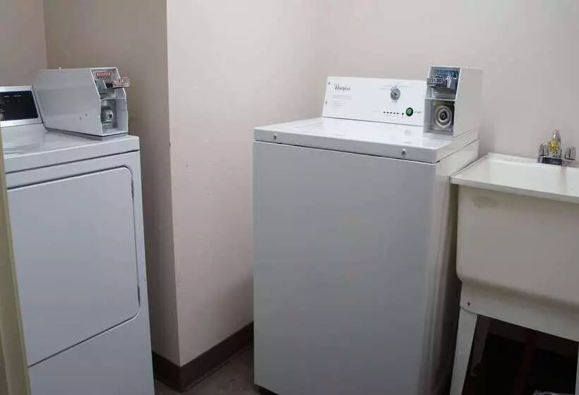 Отель Days Inn By Wyndham Seatac Airport