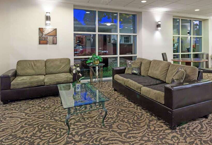 هتل Days Inn By Wyndham Seatac Airport