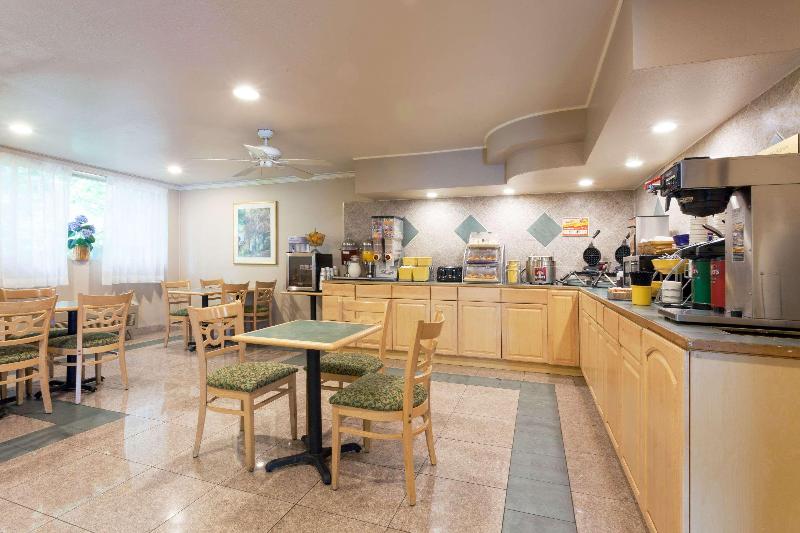 هتل Days Inn By Wyndham Seatac Airport