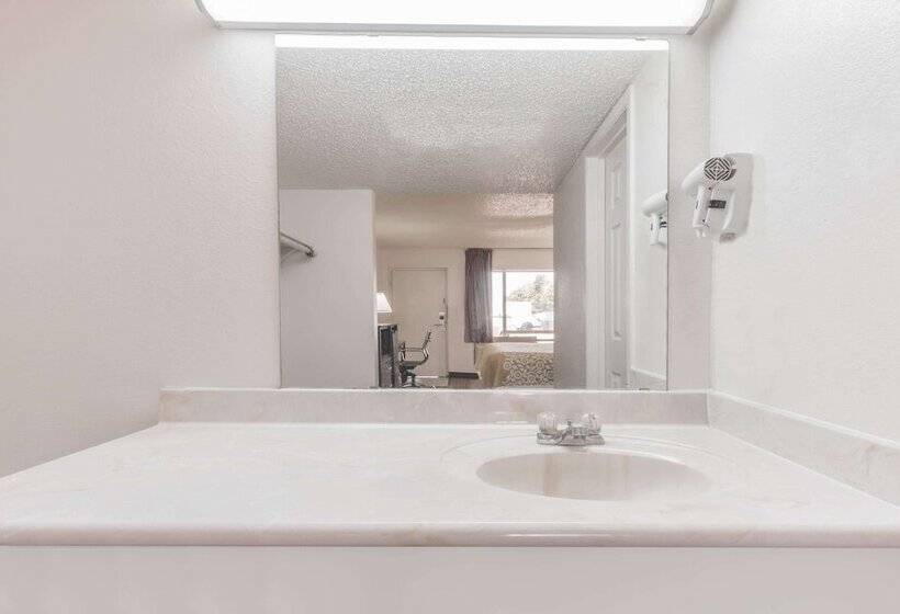 هتل Days Inn By Wyndham South Fort Worth