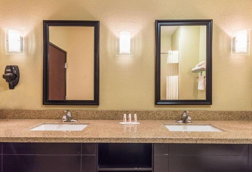 فندق Days Inn & Suites By Wyndham Mineral Wells