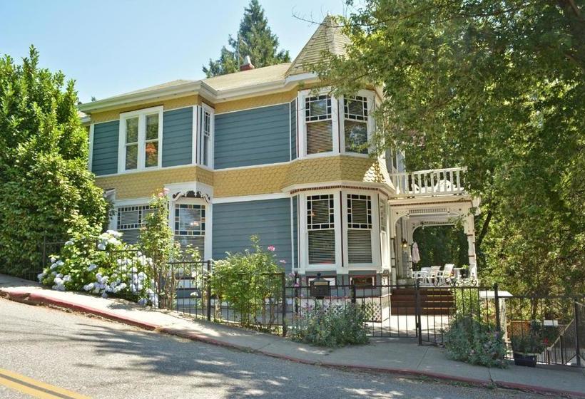 Hotelli Deer Creek Inn