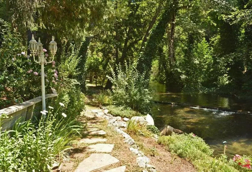 ホテル Deer Creek Inn