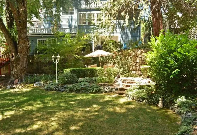 ホテル Deer Creek Inn