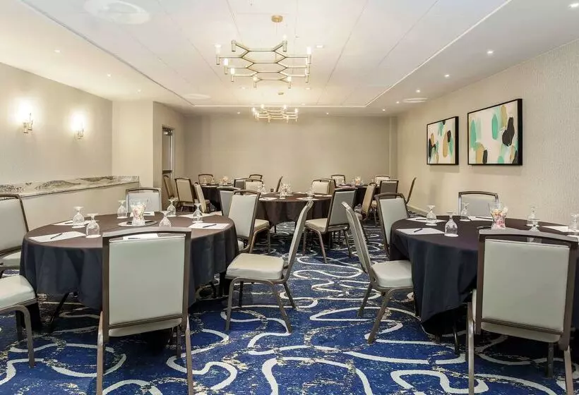 호텔 Doubletree By Hilton Austin University Area