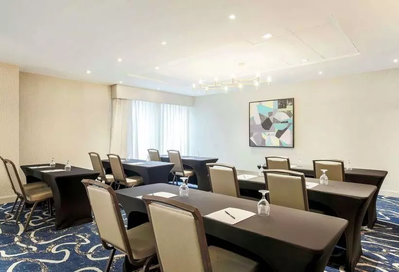 호텔 Doubletree By Hilton Austin University Area