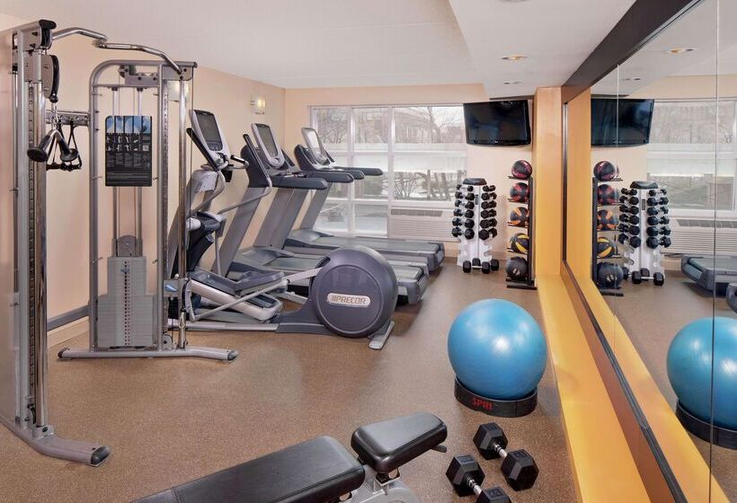 Doubletree By Hilton Hotel Boston Bayside