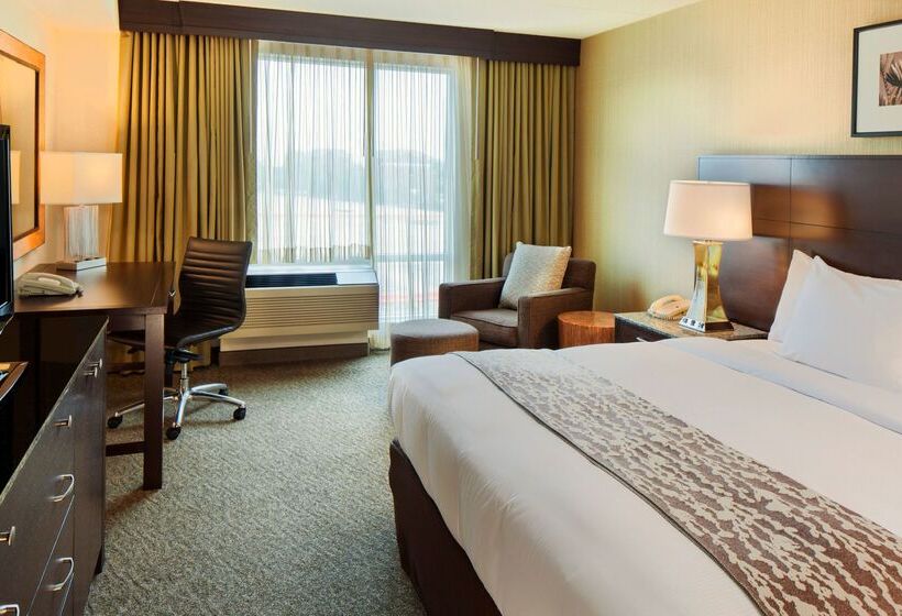 Doubletree By Hilton Hotel Boston Bayside