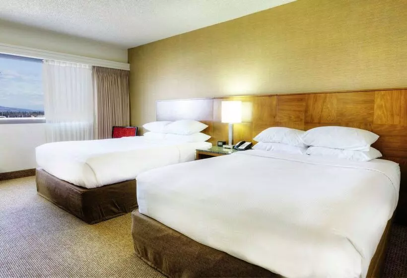 בית מלון כפרי Doubletree By Hilton Spokane City Center