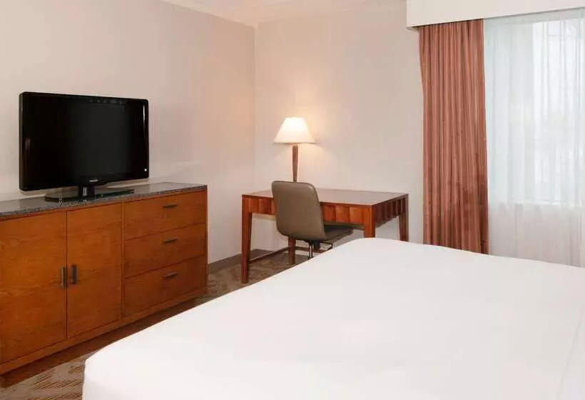 Doubletree Suites By Hilton Hotel Philadelphia West