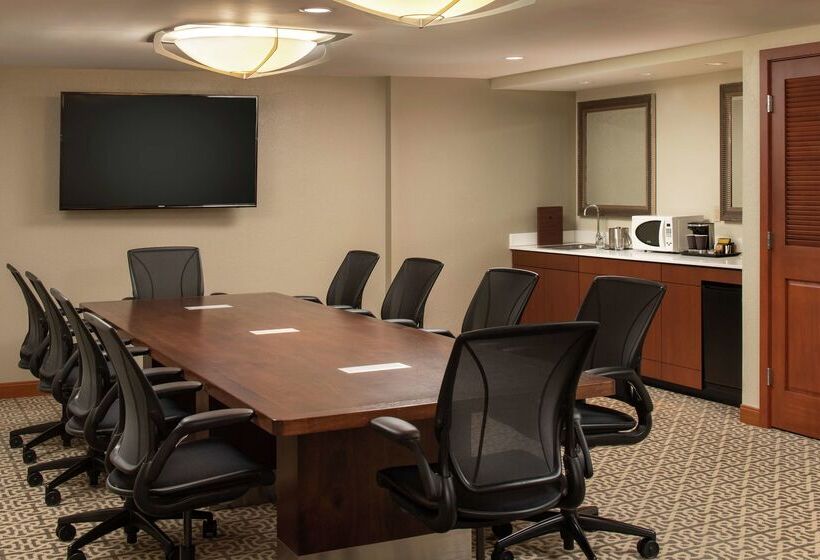 هتل Doubletree Suites By Hilton Seattle Airport Southcenter