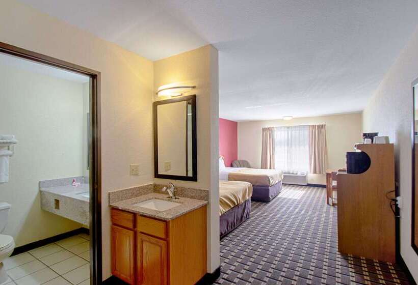 فندق Econo Lodge Inn & Suites