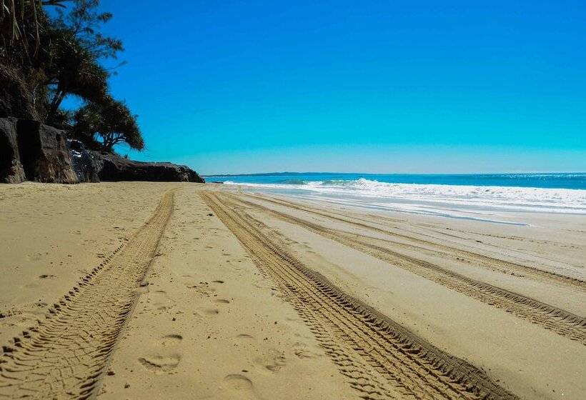 Отель The Eco Beachcamp Retreat