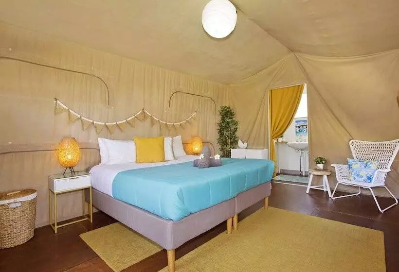 Hotelli The Eco Beachcamp Retreat