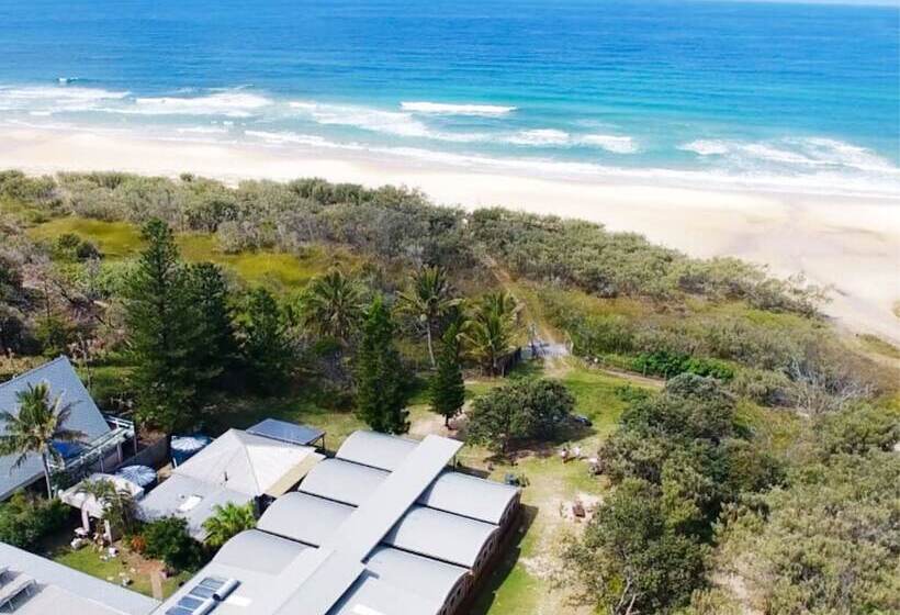 Отель The Eco Beachcamp Retreat