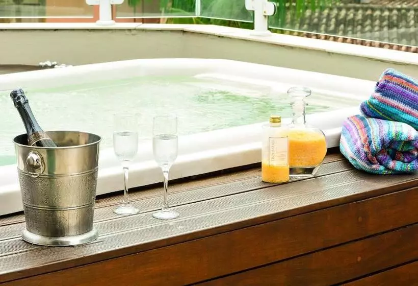 Majatalo Louise Village