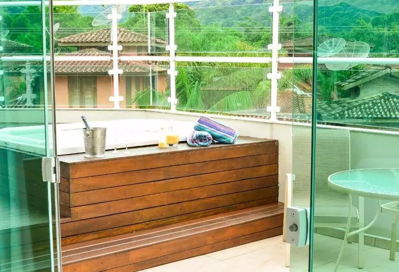 Majatalo Louise Village