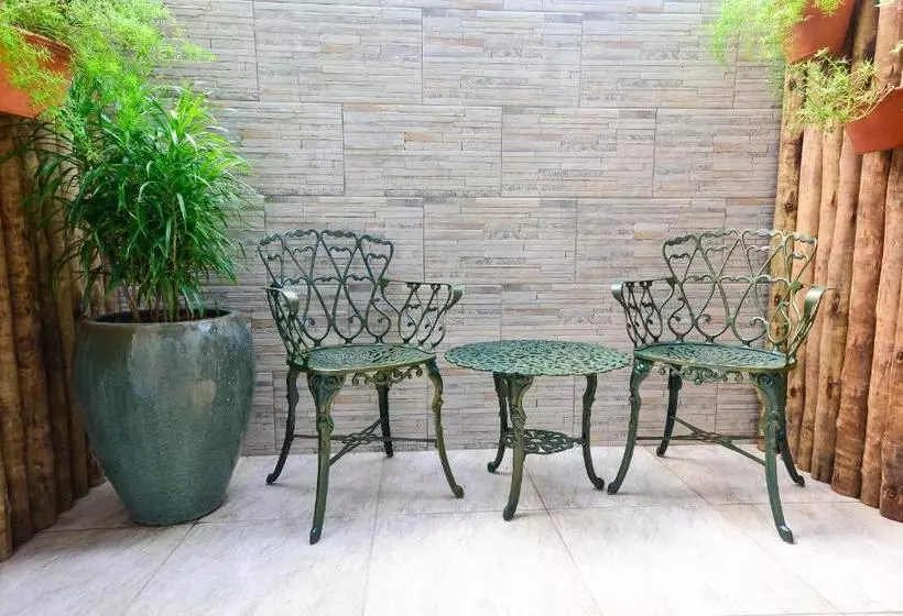 Majatalo Louise Village