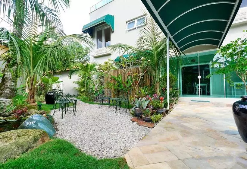 Majatalo Louise Village