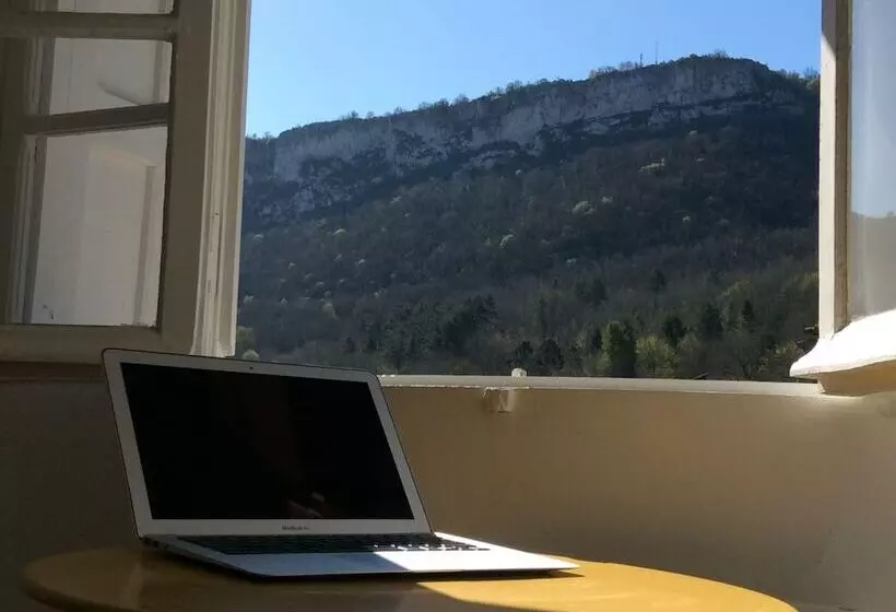 تختخواب و صبحانه La Terrasse