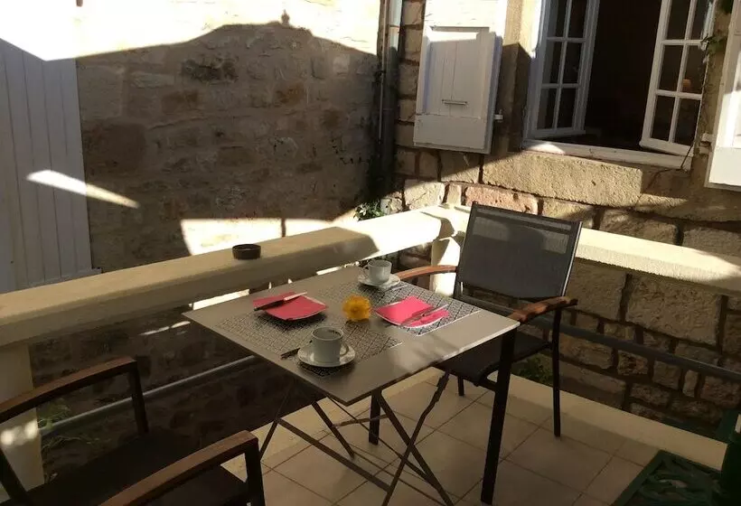 تختخواب و صبحانه La Terrasse