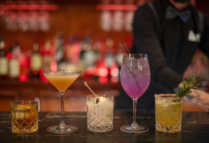 Crown Columbia Hotel; Bw Premier Collection