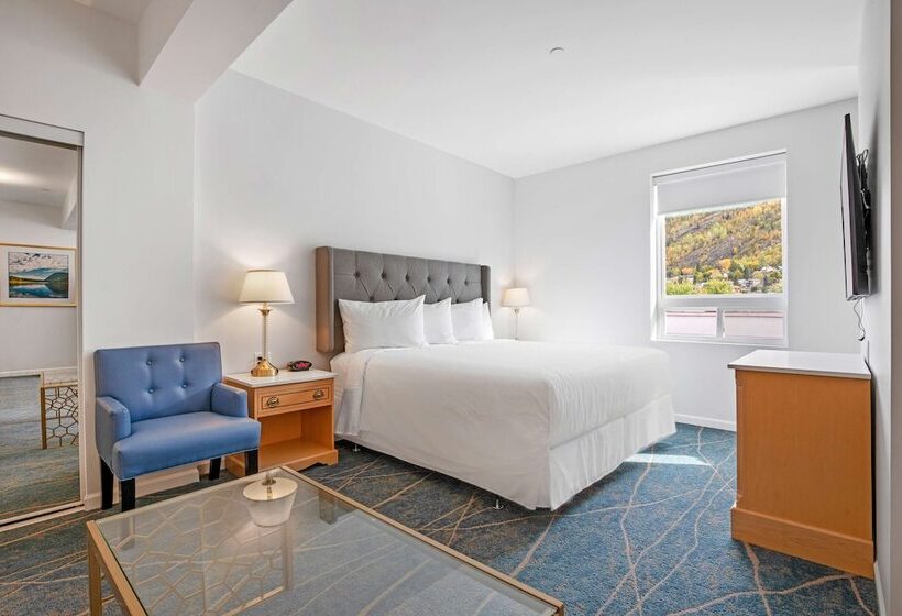 Crown Columbia Hotel; Bw Premier Collection