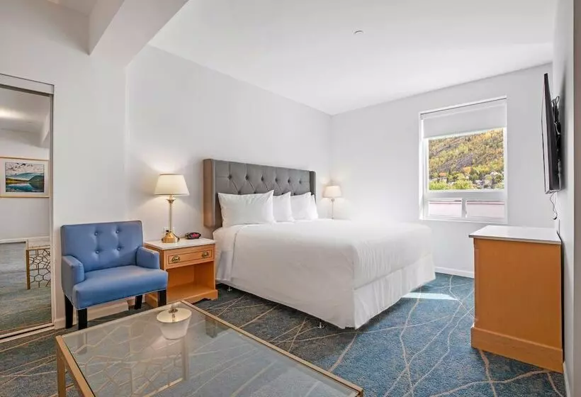 Crown Columbia Hotel; Bw Premier Collection