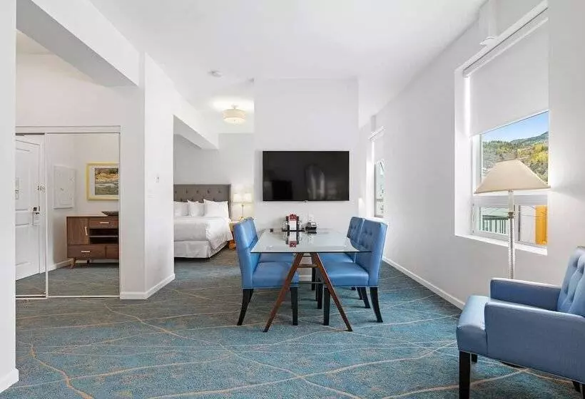 Crown Columbia Hotel; Bw Premier Collection