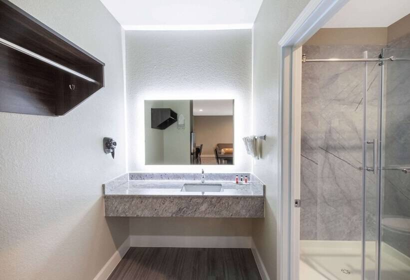 酒店 Days Inn & Suites By Wyndham La Porte