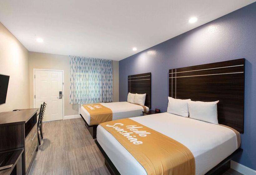 酒店 Days Inn & Suites By Wyndham La Porte